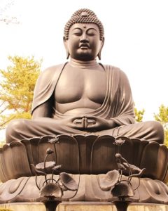 蓮の上の仏像